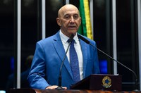 Confúcio Moura celebra crescimento da alfabetização na idade certa em RO