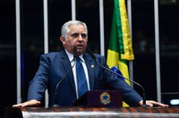 Izalci pede planejamento de médio e longo prazo para saúde pública do DF