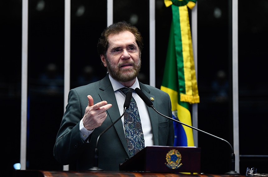 Em discurso, à tribuna, senador Plínio Valério (PSDB-AM). 