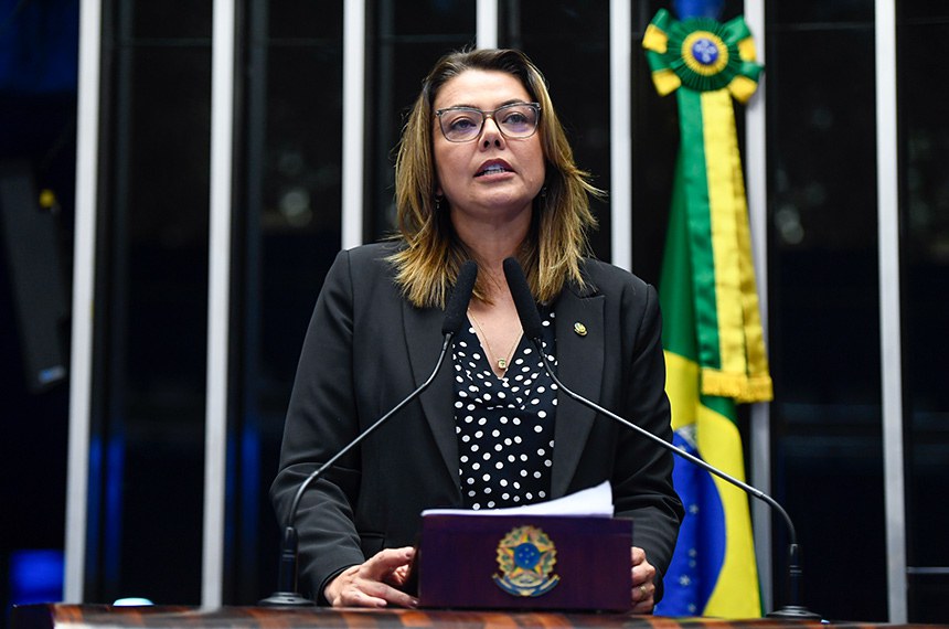 Em discurso, à tribuna, senadora Leila Barros (PDT-DF).