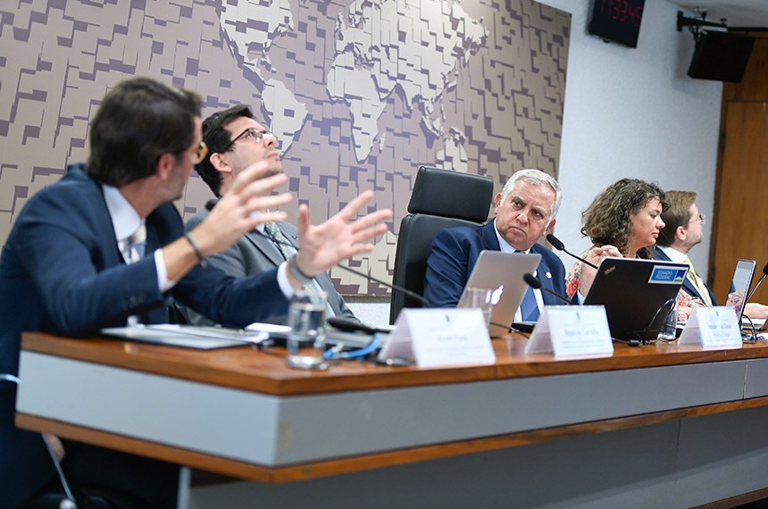 Mesa: 
presidente da Associação da Indústria Farmacêutica de Pesquisa (Interfarma), Renato Porto;
coordenador-geral de Propriedade Intelectual do Ministério do Desenvolvimento, Indústria, Comércio e Serviços (MDIC), Miguel de Carvalho;
presidente eventual da CCT, senador Izalci Lucas (PL-DF);
assessora Regional de Advocacy para América Latina da Organização Médicos Sem Fronteiras, Marcela Vieira;
presidente da Associação Brasileira das Indústrias de Medicamentos Genéricos e Biossimilares (PróGenéricos), Tiago de Moraes Vicente.