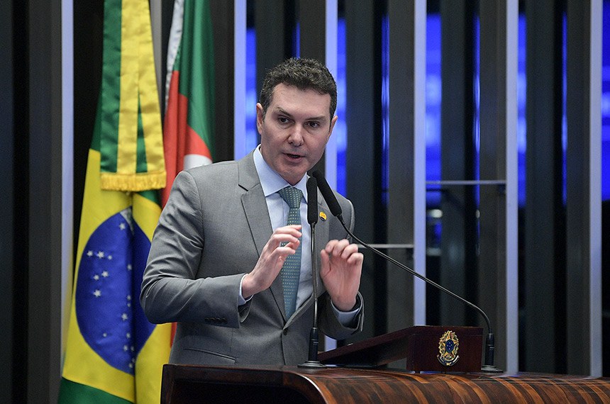 Em discurso, à tribuna, ministro de Estado das Cidades, Jader Barbalho Filho.