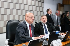 Mesa:
senador Esperidião Amin (PP-SC); 
presidente da CE, senador Flávio Arns (PSB-PR).
