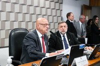 Mesa:
senador Esperidião Amin (PP-SC); 
presidente da CE, senador Flávio Arns (PSB-PR).
