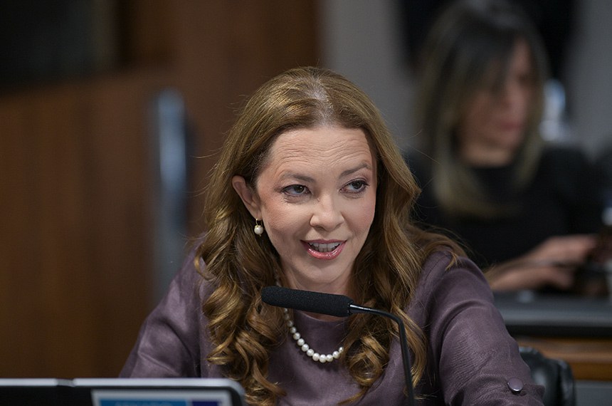 Em pronunciamento, à bancada, relatora do PL 2.994/2020, senadora Janaína Farias (PT-CE).