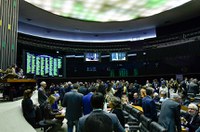 Congresso mantém perda do cargo eletivo para condenados por crime militar