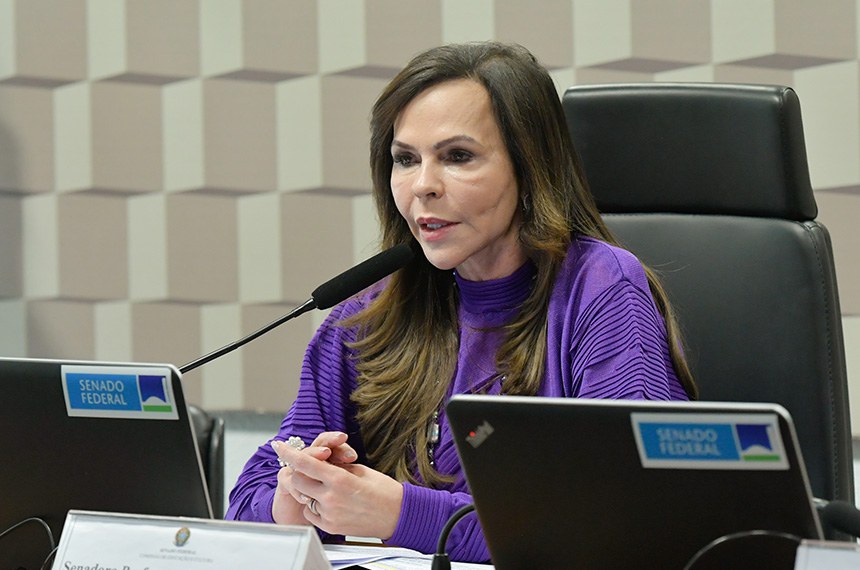 Vice-presidente da CE, senadora Professora Dorinha Seabra (União-TO) conduz reunião.