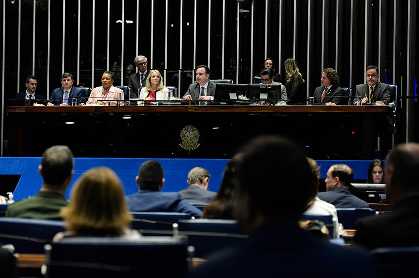 Mesa: 
deputado Eduardo da Fonte (PP-PE);
ministra de Estado da Cultura, Margareth Menezes da Purificação;
embaixadora dos Estados Unidos no Brasil, Elizabeth Frawley Bagley;
presidente do Senado Federal, senador Rodrigo Pacheco (PSD-MG), conduz sessão; 
secretário-geral da Mesa do Senado Federal, Gustavo A. Sabóia Vieira; 
vice-presidente do Senado Federal, senador Veneziano Vital do Rêgo (MDB-PB);
chefe da Assessoria Especial de Assuntos Parlamentares e Federativos do Ministério das Relações Exteriores, Bruno de Risios Bath.