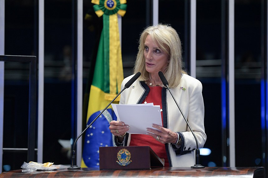 À tribuna, em discurso, embaixadora dos Estados Unidos no Brasil, Elizabeth Frawley Bagley.