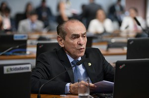 À bancada, em pronunciamento, relator do PL 545/2024, senador Marcelo Castro (MDB-PI).