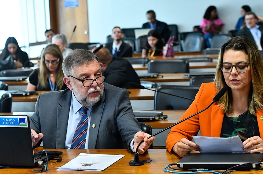 Bancada:
senador Flávio Arns (PSB-PR);
senadora Leila Barros (PDT-DF), em pronunciamento.