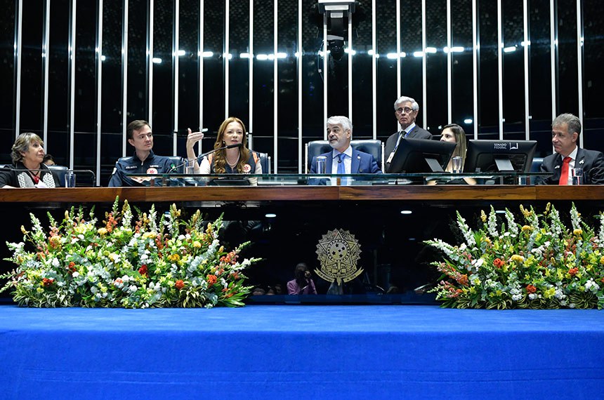 O Samu provê atendimento médico de emergência à população, a partir de pedido feito por telefone, pelo número 192.