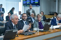 Aeroportos e aviões deverão ter informações sobre tromboembolismo, aprova CI