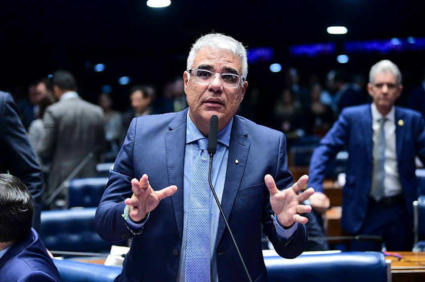 Em pronunciamento, à bancada, senador Eduardo Girão (Novo-CE).
