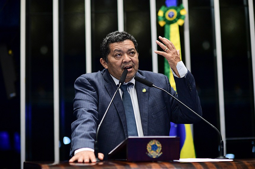 Em discurso, à tribuna, senador Beto Faro (PT-PA).