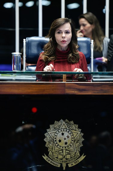 À mesa, presidente desta sessão, senadora Professora Dorinha Seabra (União-TO), conduz sessão.