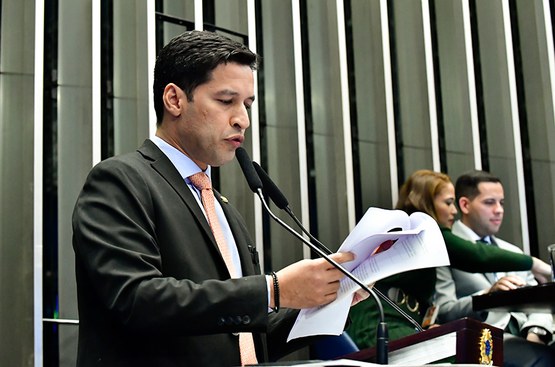 Em discurso, à tribuna, relator do PL 914/2024, senador Rodrigo Cunha (Podemos-AL).