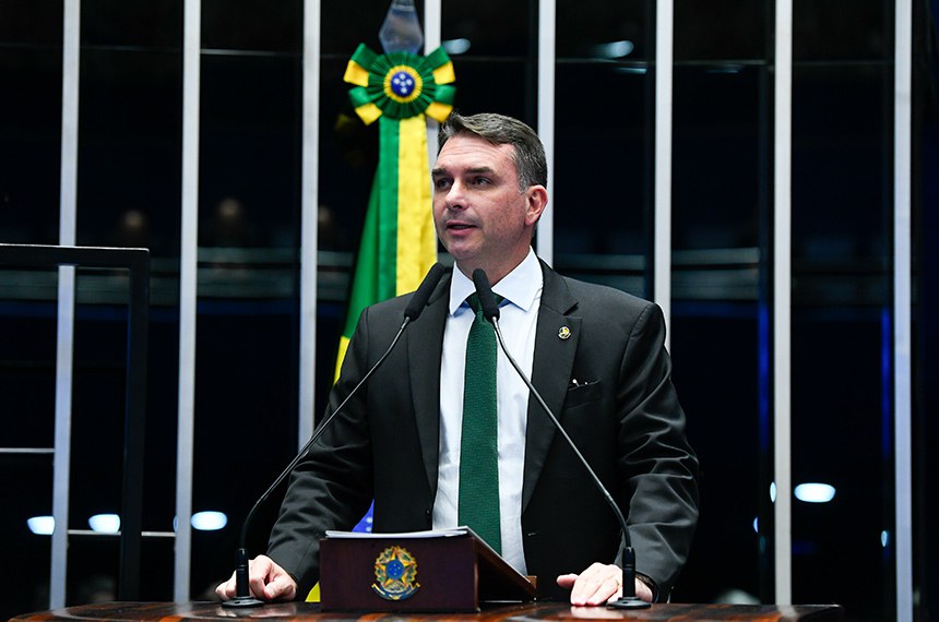 Em discurso, à tribuna, senador Flávio Bolsonaro (PL-RJ).