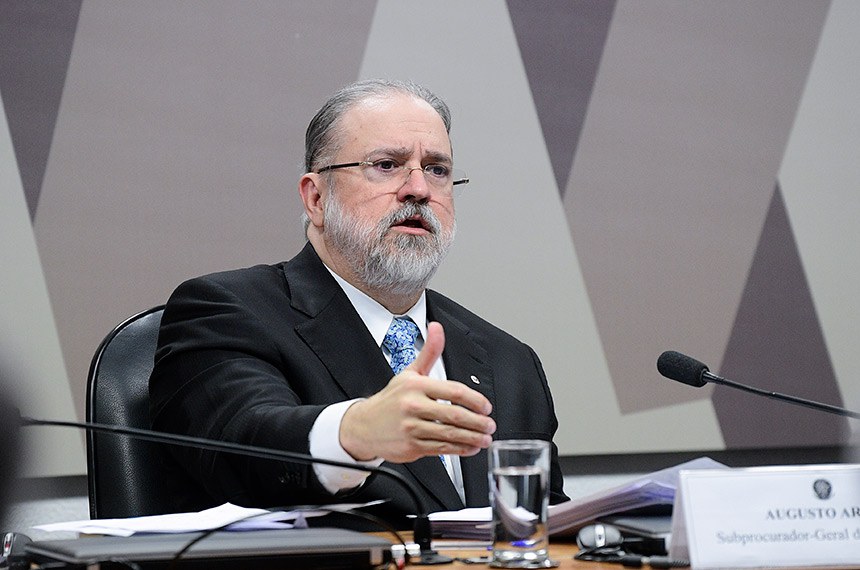 À mesa, indicado para o cargo de procurador-geral da República (PGR), Augusto Aras.