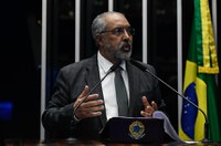 Senado vai doar livros para bibliotecas atingidas pelas enchentes no RS, diz Paim