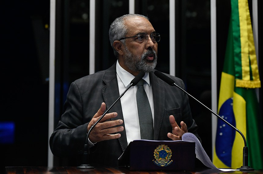 Em discurso, à tribuna, senador Paulo Paim (PT-RS).