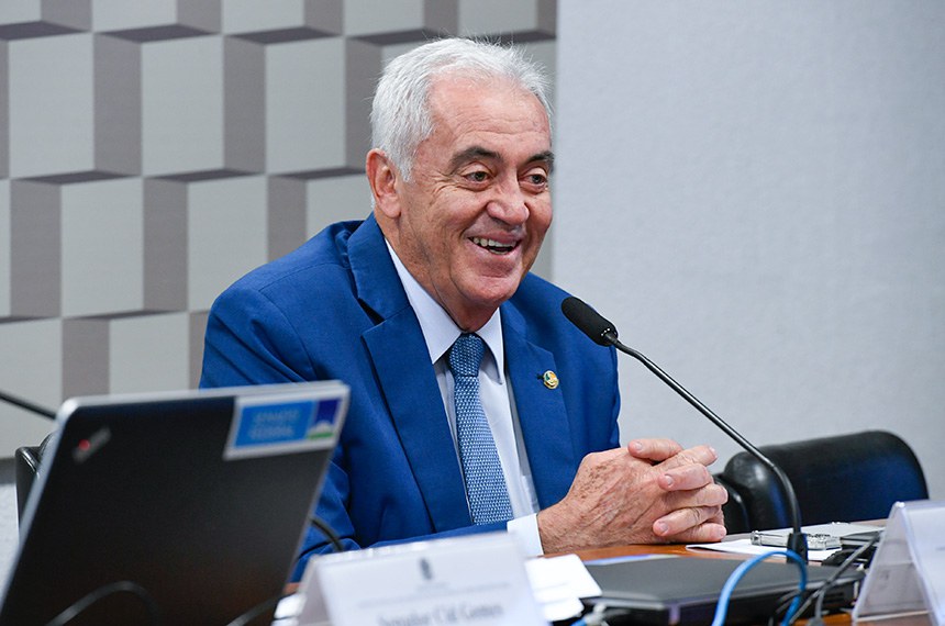 À mesa, em pronunciamento, relator da CEHV, senador Otto Alencar (PSD-BA).