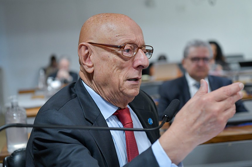 Em pronunciamento, à bancada, senador Esperidião Amin (PP-SC).