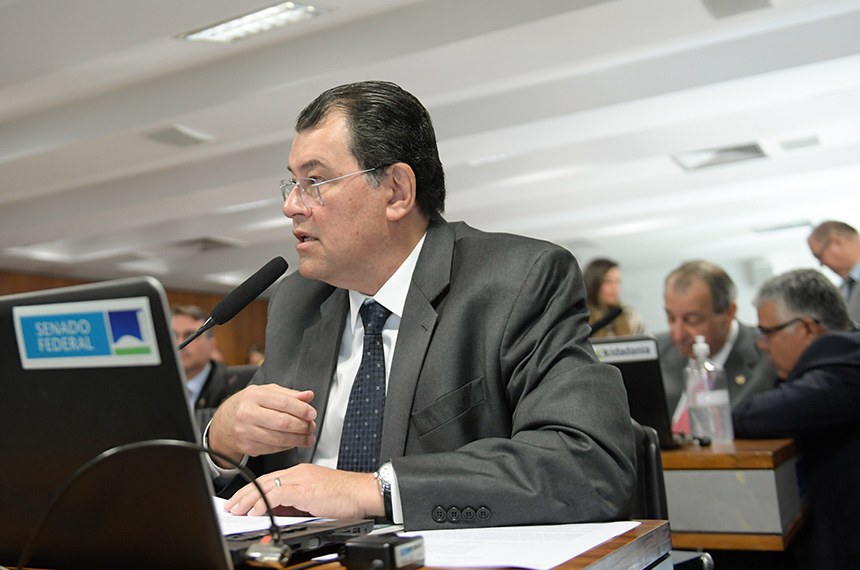 Em pronunciamento, à bancada, senador Eduardo Braga (MDB-AM).