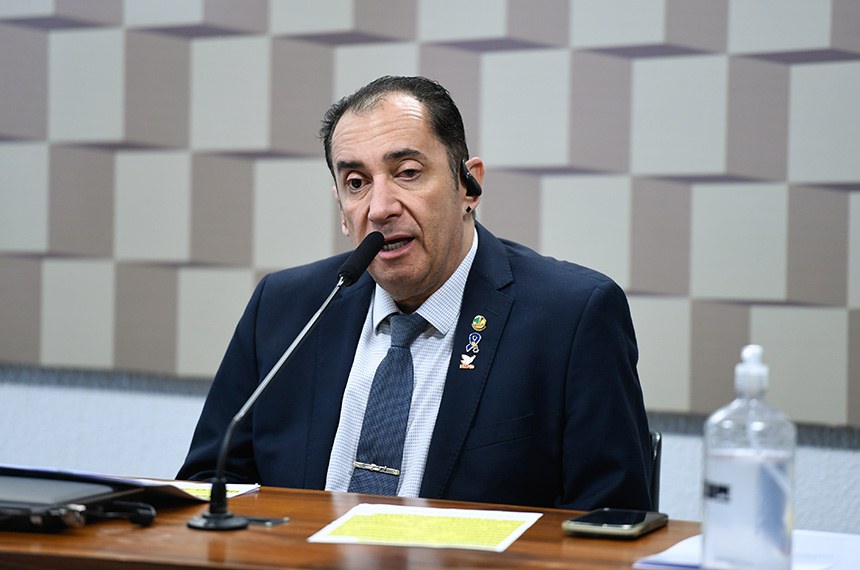 Em pronunciamento, à mesa, relator da CMA, senador Jorge Kajuru (PSB-GO).