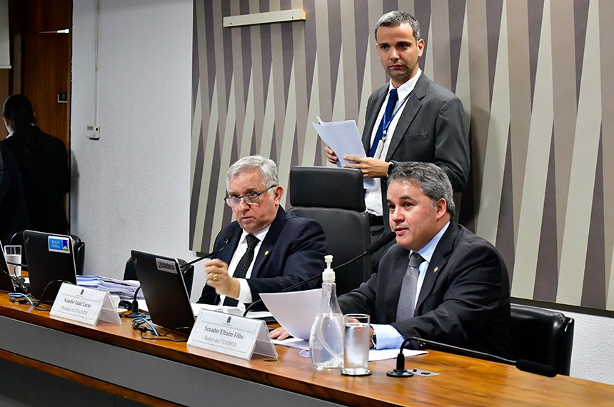 Mesa: 
presidente da CTIADMTR, senador Izalci Lucas (PSDB-DF); 
relator da CTIADMTR, senador Efraim Filho (União-PB) - em pronunciamento. 