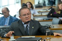 Formação de cuidadores e selo de qualidade para asilos avançam