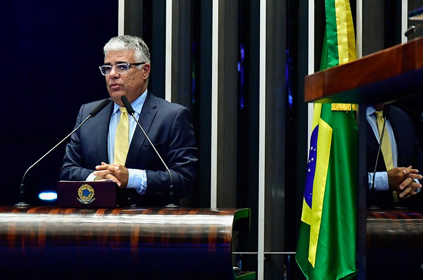 Em discurso, à tribuna, senador Eduardo Girão (Novo-CE).