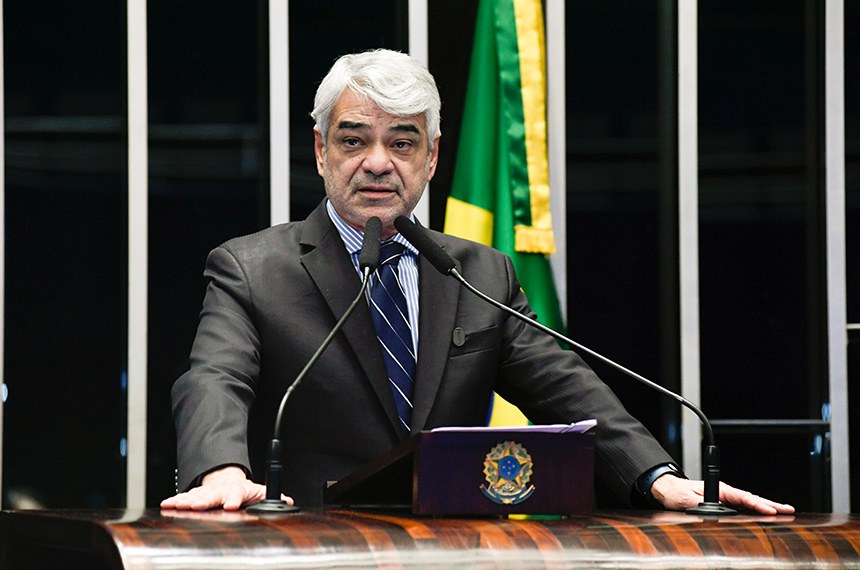 Em discurso, à tribuna, senador Humberto Costa (PT-PE).