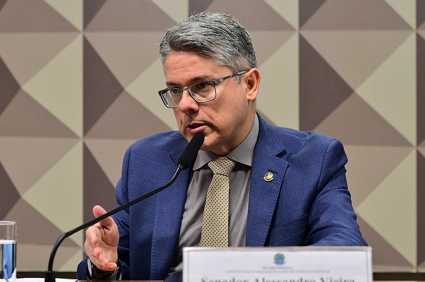 Mesa:
relator da CMMC, senador Alessandro Vieira (MDB-SE).