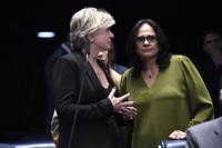 Restaurantes devem ter cartaz que ensina manobra de desengasgo, aprova Senado