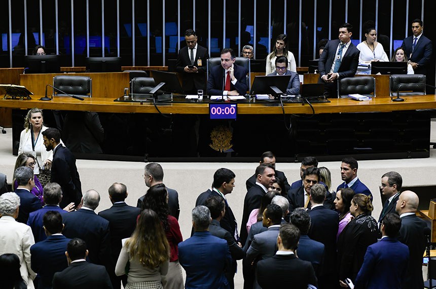 Mesa: 
presidente do Senado Federal, senador Rodrigo Pacheco (PSD-MG), conduz votação;
secretário-geral da Mesa do Senado Federal, Gustavo A. Sabóia Vieira.