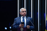 Izalci diz que não faltará arroz e que a população precisa ficar vigilante