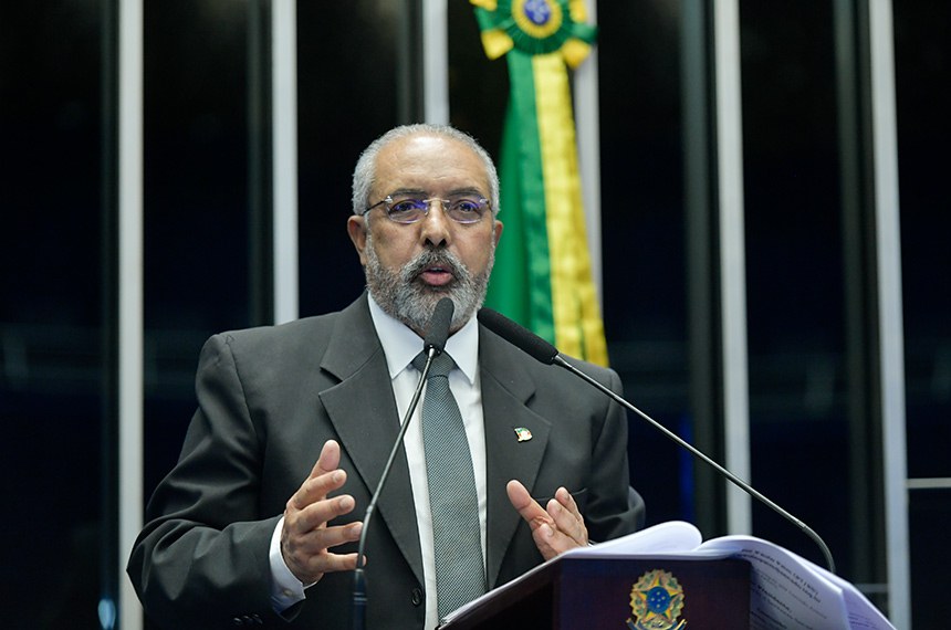 Em discurso, à tribuna, senador Paulo Paim (PT-RS).