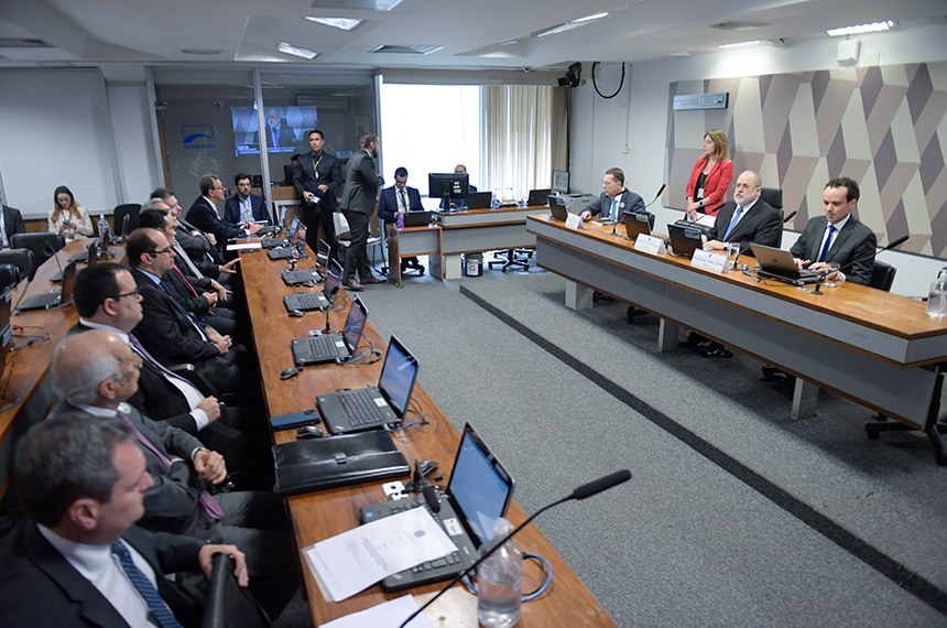 Mesa: 
vice-presidente da CJPRESTR, Marcelo Navarro Ribeiro Dantas; 
presidente da CJPRESTR, Augusto Aras; 
relator da CJPRESTR, Edilson Vitorelli.