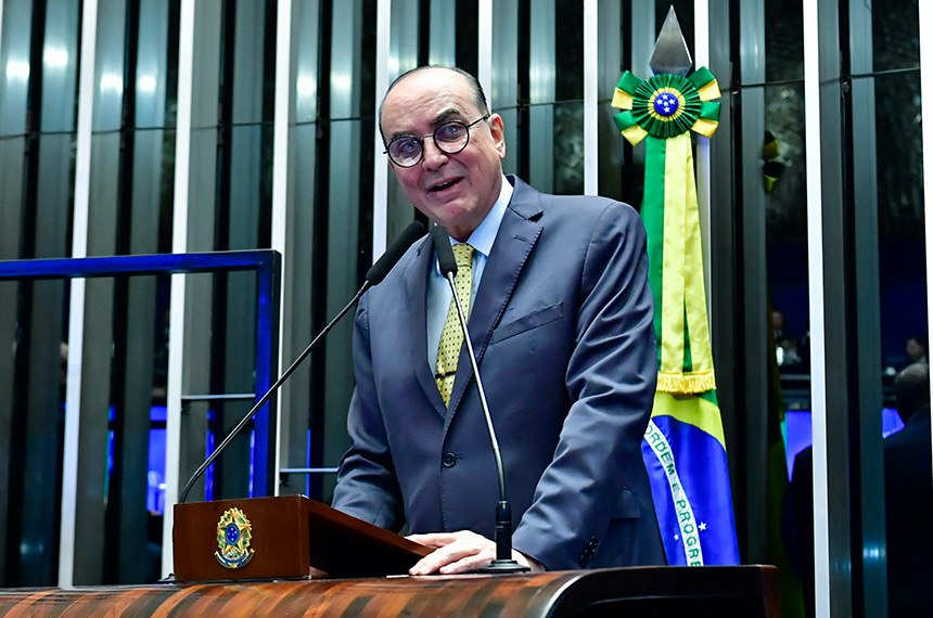 À tribuna, em discurso, desembargador presidente do Tribunal de Justiça do Estado de Minas Gerais (TJMG), José Arthur de Carvalho Pereira Filho.