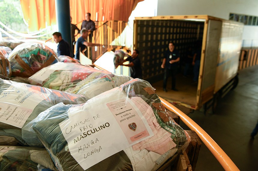 Uma quinta comitiva saiu do Senado na quinta-feira (13), agora em direção a Porto Alegre (RS). A arrecadação de donativos pela Liga do Bem continua. Interessados em ajudar podem depositar qualquer quantidade em dinheiro, via pix, para o seguinte endereço eletrônico: apcnsocial@gmail.com, que é o email da Associação dos Policiais do Senado.