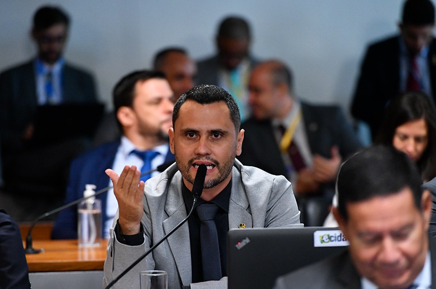 Bancada:
senador Cleitinho (Republicanos-MG), em pronunciamento.
