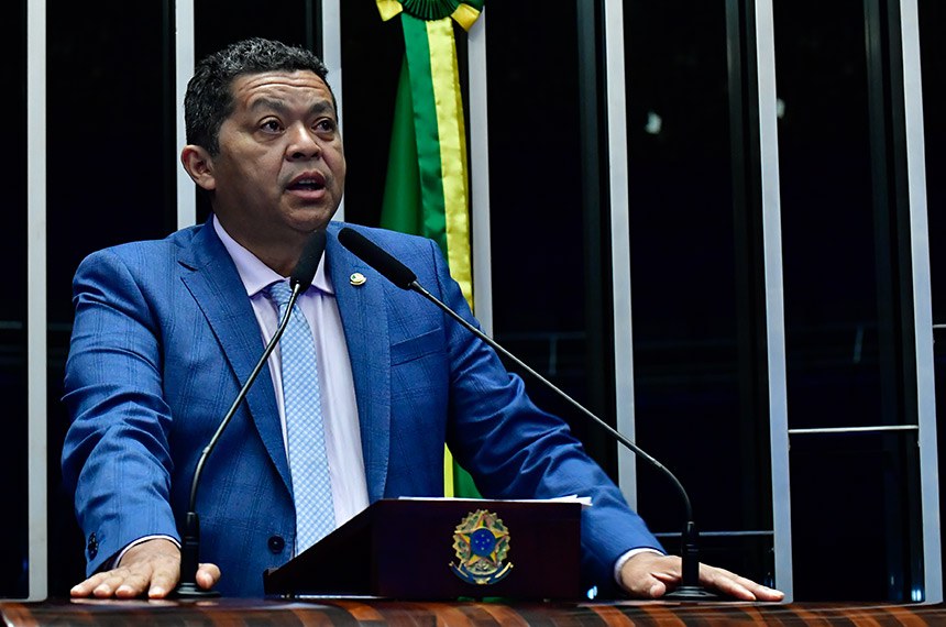 À tribuna, em discurso, senador Beto Faro (PT-PA). 