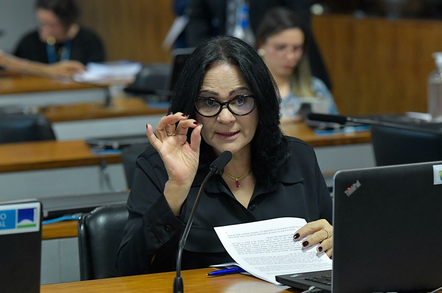 Em pronunciamento, à bancada, relatora do PL 2.892/2019, senadora Damares Alves (Republicanos-DF).