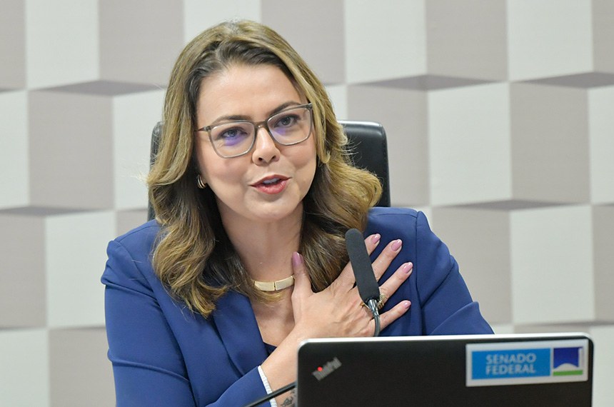 Mesa: 
presidente da CMA, senadora Leila Barros (PDT-DF).