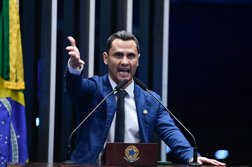 Em discurso, à tribuna, senador Cleitinho (Republicanos-MG).