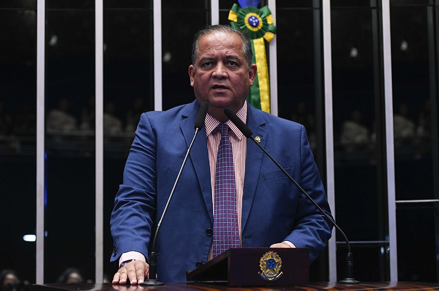 Em discurso, à tribuna, senador Eduardo Gomes (PL-TO).