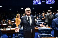 Renan condena anistia de multas a partidos que descumpriram regras