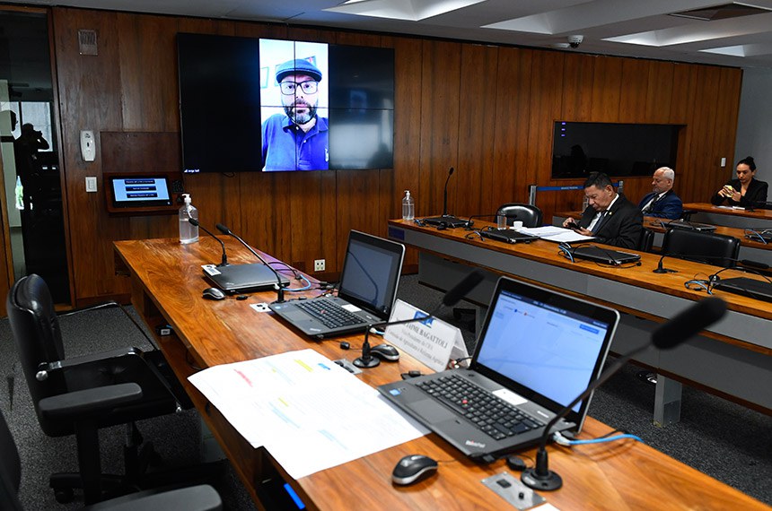 À bancada, senador Hamilton Mourão (Republicanos-RS).