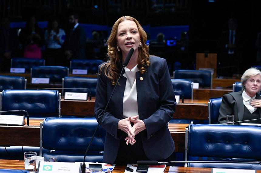 Em pronunciamento, à bancada, senadora Janaína Farias (PT-CE).